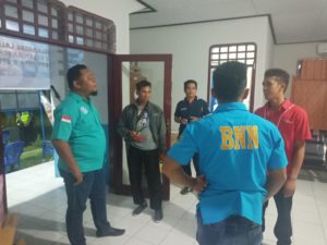 Antisipasi penyalahgunaan narkoba pada hari-hari besar terutama pergantian tahun 2019 BNNK Polman bersama TNI - POLRI melakukan razia di THM