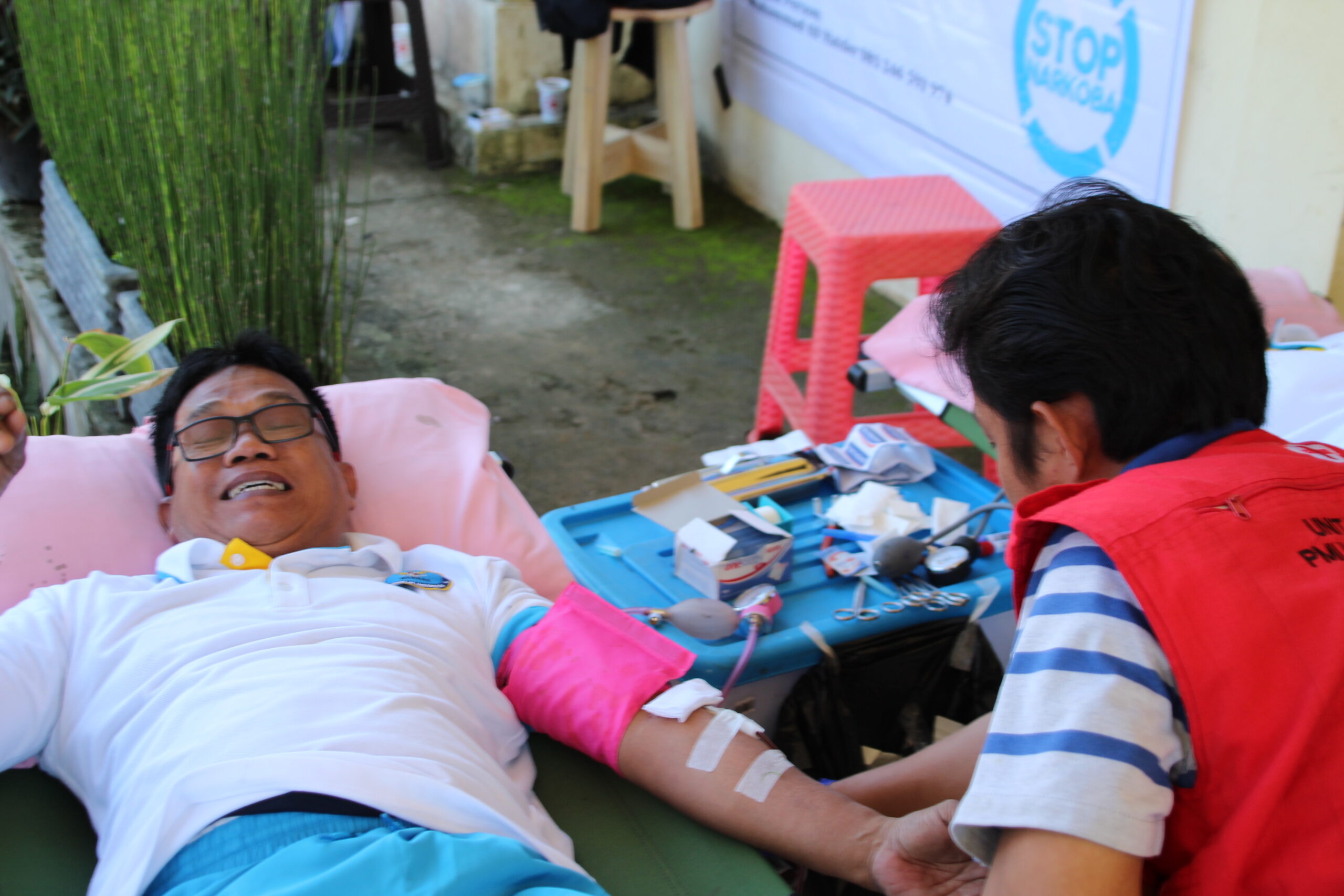 Meriahkan HANI 2019 BNN Kabupaten Polewali Mandar Gelar Donor Darah di Halaman Kantor BNN Kab. Polewali Mandar Meriahkan HANI 2019 BNN Kabupaten Polewali Mandar Gelar Donor Darah di Halaman Kantor BNN Kab. Polewali Mandar