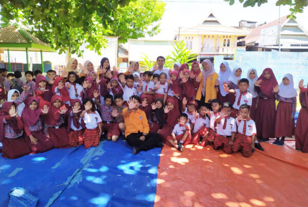 Mahasiswa KKN UNM gandeng BNNK Polman Lakukan Sosialisasi Bahaya Penyalahgunaan Narkoba pada Siswa SDN 017 Manding