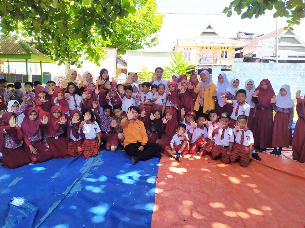 Mahasiswa KKN UNM gandeng BNNK Polman Lakukan Sosialisasi Bahaya Penyalahgunaan Narkoba pada Siswa SDN 017 Manding Mahasiswa KKN UNM gandeng BNNK Polman Lakukan Sosialisasi Bahaya Penyalahgunaan Narkoba pada Siswa SDN 017 Manding