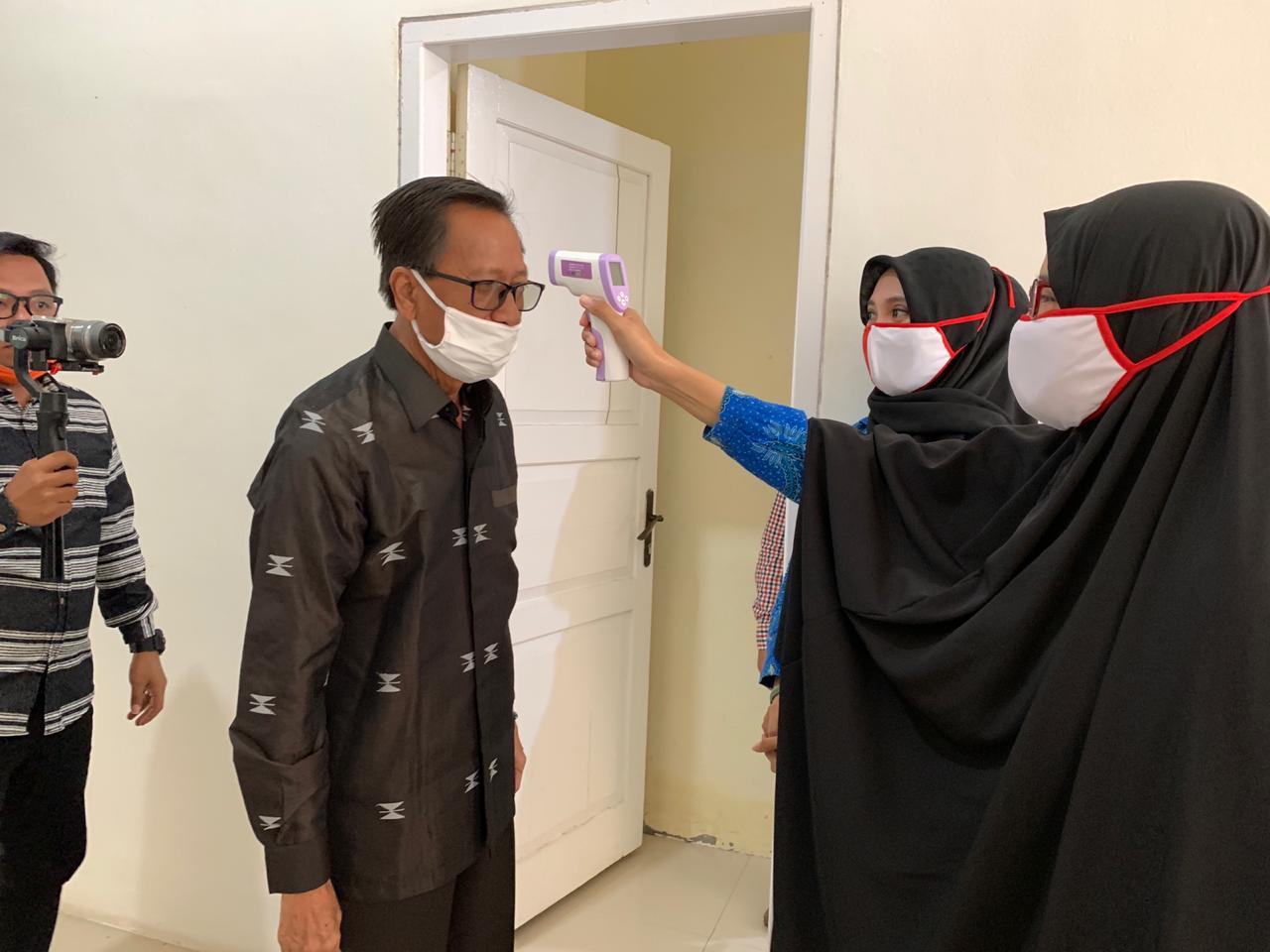 Di Acara Puncak HANI 2020, BNNK Polman Lakukan Cek Suhu Tubuh Para Tamu Undangan