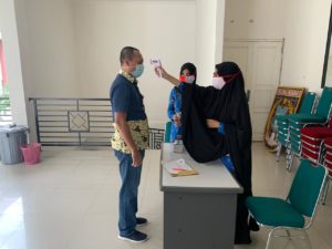 Di Acara Puncak HANI 2020, BNNK Polman Lakukan Cek Suhu Tubuh Para Tamu Undangan