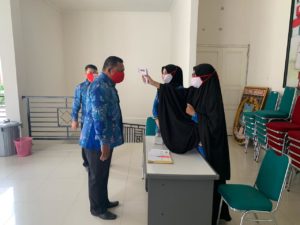 Di Acara Puncak HANI 2020, BNNK Polman Lakukan Cek Suhu Tubuh Para Tamu Undangan