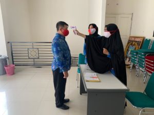 Di Acara Puncak HANI 2020, BNNK Polman Lakukan Cek Suhu Tubuh Para Tamu Undangan