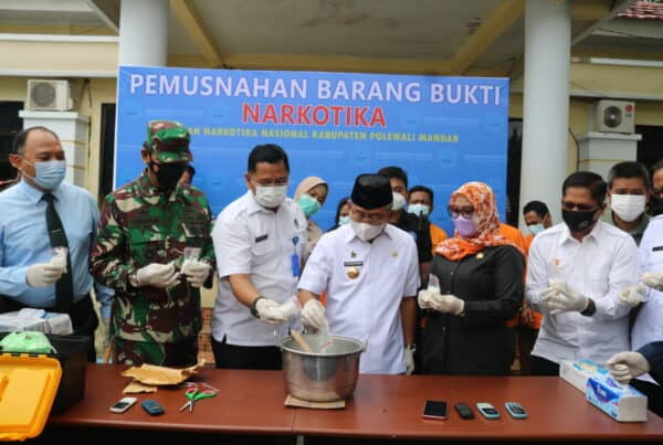 GIAT PEMUSNAHAN BARANG BUKTI BNN KAB. POLMAN GIAT PEMUSNAHAN BARANG BUKTI BNN KAB. POLMAN