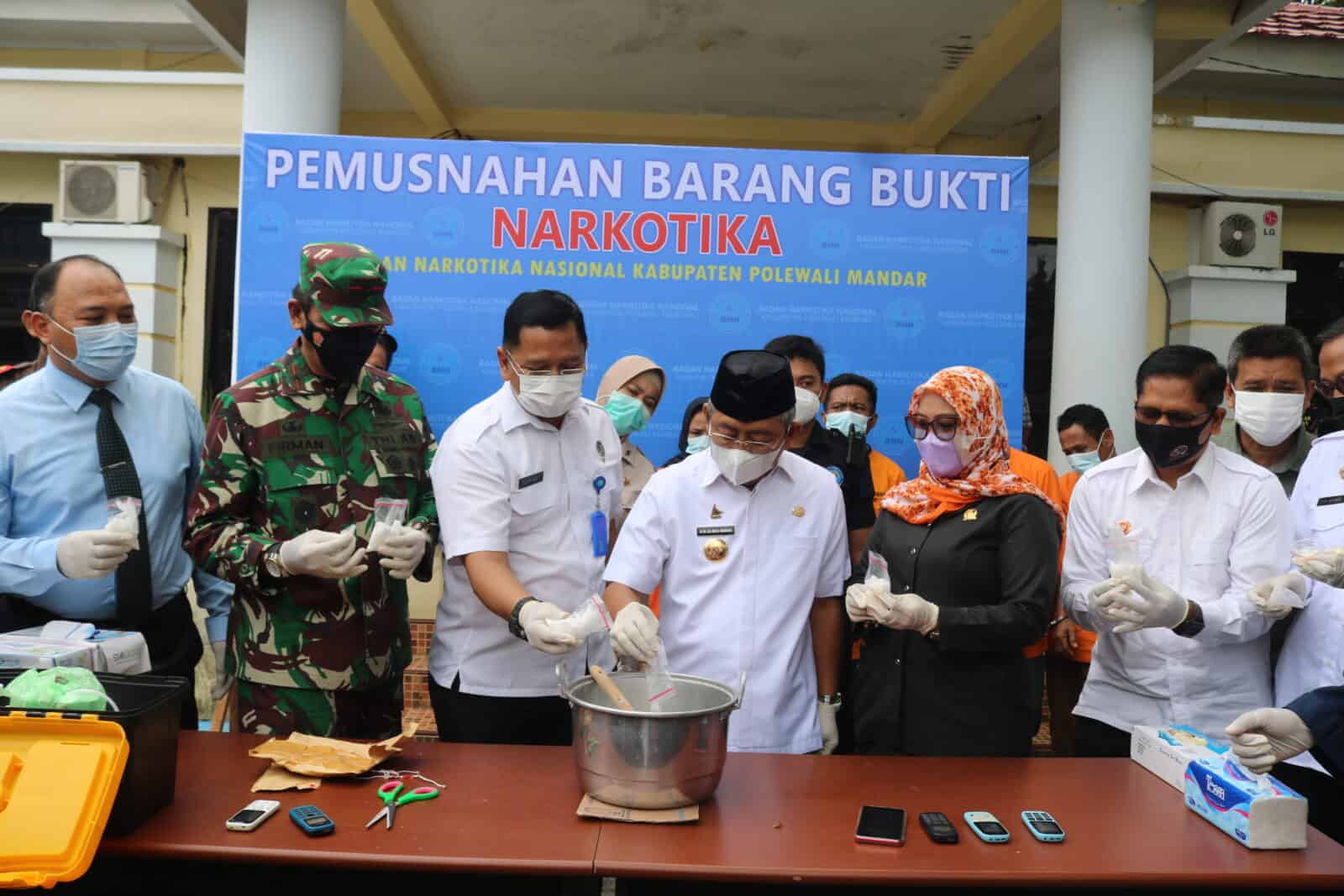 GIAT PEMUSNAHAN BARANG BUKTI BNN KAB. POLMAN GIAT PEMUSNAHAN BARANG BUKTI BNN KAB. POLMAN