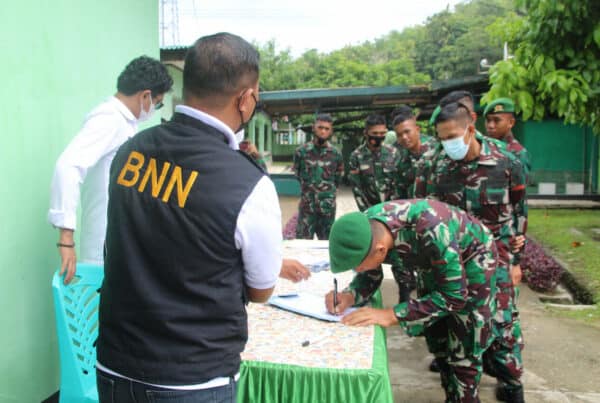 Sosialisasi danTes Urine pada Anggota TNI-AD YONIF 721/MKS