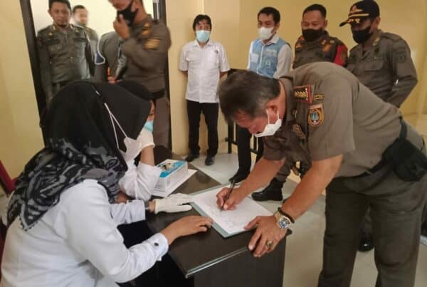 BNNK Polman Tes Urine Jajaran Satpol PP dan Petugas Damkar