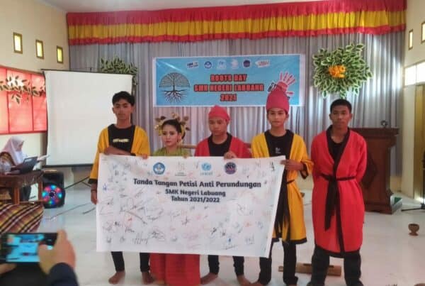 DEKLARASI ANTI PERUNDUNGAN SMKN LABUANG GANDENG BNNK POLMAN