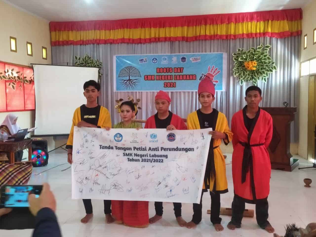 DEKLARASI ANTI PERUNDUNGAN SMKN LABUANG GANDENG BNNK POLMAN DEKLARASI ANTI PERUNDUNGAN SMKN LABUANG GANDENG BNNK POLMAN