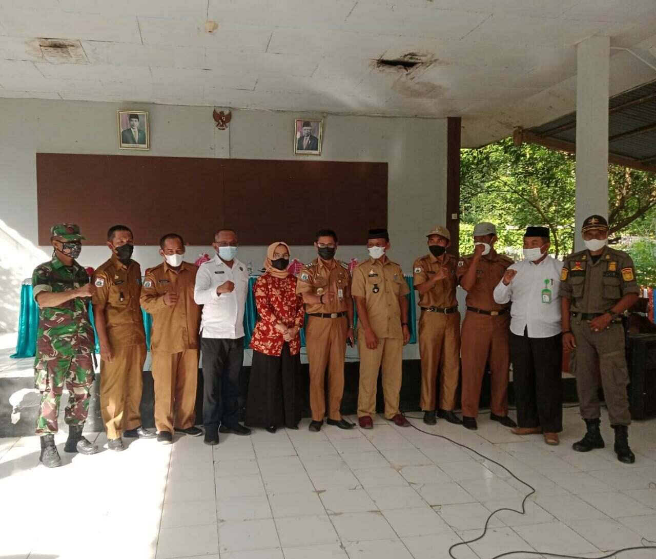 BNN Kabupaten Polewali Mandar melakukan Sosialisasi dan Penandatanganan Komitmen Bersama Seluruh Kepala Desa/Lurah Se-Kec. Matakali Kab. Polewali Mandar dalam rangka menggelorakan warondrugs menuju Desa/Kelurahan Bersih Narkoba (Bersinar). Konsep Otomatis