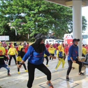 Dalam Rangka Menyongsong HUT BNN RI ke-20 Tahun, BNNK Polewali Mandar Laksanakan Giat Senam Sehat Bersama, Donor Darah, Penanaman Pohon, dan Penyerahan Gerobak Kopi dan Baca Bagi Klien Pasca Rehab/Mantan Pecandu Narkoba