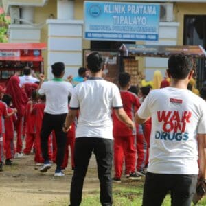 Dalam Rangka Menyongsong HUT BNN RI ke-20 Tahun, BNNK Polewali Mandar Laksanakan Giat Senam Sehat Bersama, Donor Darah, Penanaman Pohon, dan Penyerahan Gerobak Kopi dan Baca Bagi Klien Pasca Rehab/Mantan Pecandu Narkoba