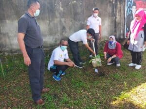 Dalam Rangka Menyongsong HUT BNN RI ke-20 Tahun, BNNK Polewali Mandar Laksanakan Giat Senam Sehat Bersama, Donor Darah, Penanaman Pohon, dan Penyerahan Gerobak Kopi dan Baca Bagi Klien Pasca Rehab/Mantan Pecandu Narkoba