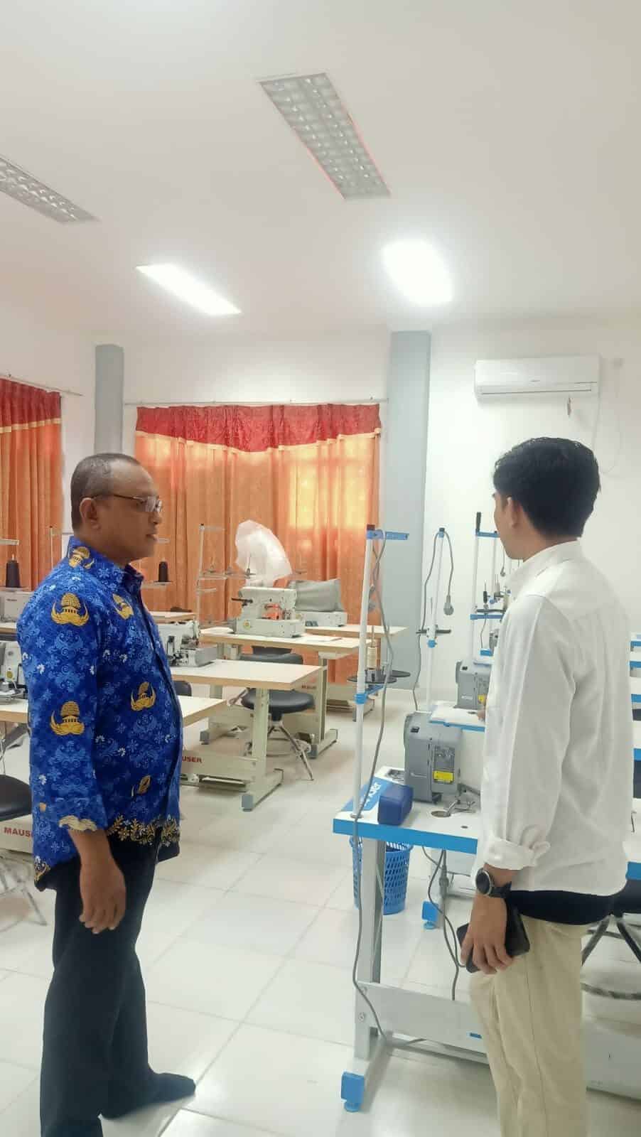 Kepala BNNK Polman bersilaturahmi ke Gedung Workshop Kejuruan Desain Mode Dan Tekstil Polman Kepala BNNK Polman bersilaturahmi ke Gedung Workshop Kejuruan Desain Mode Dan Tekstil Polman